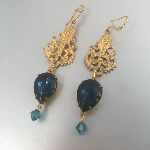 Sugar Gay Isber Swarovski Crystal Dangling Earrings Contemporary Jewelry - Picture 2 of 5